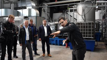 Bild: Stephan Huber
Einem Team von Fraunhofer Umsicht aus Sulzbach-Rosenberg um Robert Daschner ist es gelungen, aus Klärschlamm im großen Stil Kraftstoff zu gewinnen.