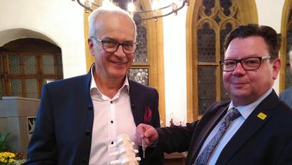 Bild: mma
Dr. Antonio Ernstberger (rechts) bestand den Excalibur-Test von Dr. Robert Bauer.