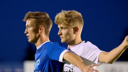 Bild: Werner Franken
Stefan Pühler (links) in Aktion: Wie bereits zwei Wochen vorher gegen den FC Eintracht Bamberg erzielte der 16-Jährige zuletzt auch gegen Don Bosco Bamberg zwei Treffer. Insgesamt hat der Youngster bereits fünf Tore in der Bayernliga auf seinem Konto.