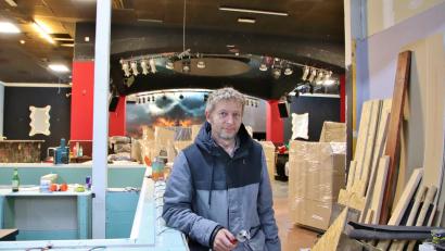 Bild: Dobler 
Josef Feiler, einer der beiden Pächter, kann sich noch keine Ruhe gönnen. Der Umbau des "Musikpark" in die neue Disco "JTs" in Wackersdorf schreitet voran, aber es ist noch viel zu tun.