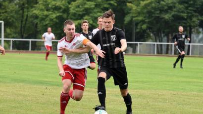 Archivbild: Gebert
Kapitän Lars Saller (links) kehrt in den Wiesauer Kader zurück. Die SpVgg empfängt am Samstag die Sportfreunde Kondrau.