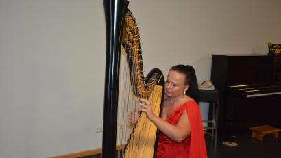 Bild: jr
Harfenistin Katarína Ševčíková aus Marienbad gastierte zum dritten Mal in Mitterteich. Im Museumscafé gab sie ein rund zweistündiges Konzert.