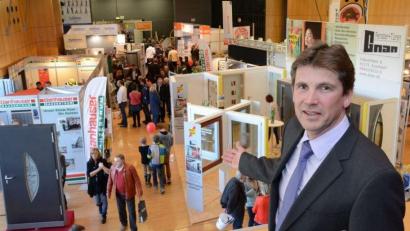 Bild: Petra Hartl
Thomas Resch hat bisher 26 Baumessen in Amberg veranstaltet. Im März nächsten Jahres folgt Nummer 27 – teilweise mit anderen Inhalten und Angeboten.