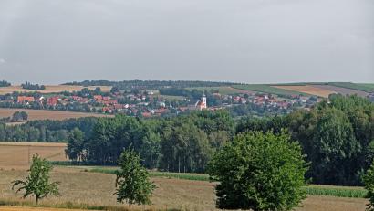 Archivbild: tr
Die Tourismuszahlen in Bad Neualbenreuth steigen wieder. Im Bild eine herrliche Panoramaaussicht auf die Bädergemeinde vom „Blickpunkt“ auf dem ehemaligen Hochbehälter bei Ottengrün.