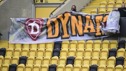 Symbolbild: Robert Michael/dpa
Beim Spiel der SpVgg Bayreuth gegen Dynamo Dresden kam es zu Ausschreitungen durch die Gäste aus Dresden.
