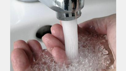 Symbolbild: Petra Hartl
Die Strompreise explodieren. Das schlägt auch auf die Wasser- und Abwasserkosten durch.