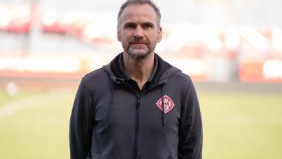 Bild: Nicolas Armer/dpa/Archivbild
Würzburgs Torwart-Trainer Marco Langner steht während eines Fototermins in der Würzburger Flyeralarm Arena.