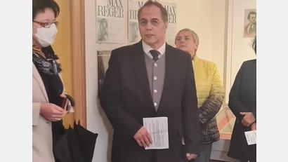 Bild: Norbert Leeb/exb
"Max Reger" bei der Führung im Gedächtniszimmer.