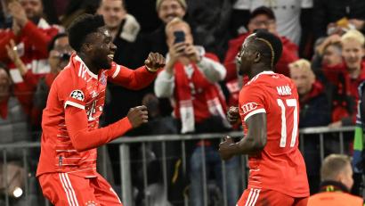 Bild: Sven Hoppe/dpa
Sie tanzten den ganzen Abend: Bei ihren Aktionen und beim Torjubel. Hier freuen sich Sadio Mané (rechts) und Alphonso Davies über das 3:0.