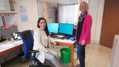 Bild: jzk
Rektorin Christine Wiesend (rechts) mit der neuen Schulsekretärin Magdalena Reger.