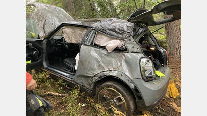 Bild: Polizei Neustadt
Die Insassen dieses Mini hatten viel Glück. Bei einem Unfall bei Flossenbürg wurden sie nur leicht verletzt.