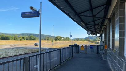 Archivbild: Wilhelm Amann
Wo soll der Bahnhof in Nabburg hin? Die Bahn denkt im Zusammenhang mit der Elektrifizierung der Strecke Hof-Regensburg über eine Verlegung des Haltepunkts nach. Zwei Varianten wurden dem Stadtrat vorgelegt.