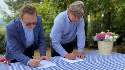 Bild: Houschka
In der Toskana wurde die Zusammenarbeit zwischen dem Klinikum St. Marien Amberg und den Brüdern Lo Franco besiegelt.
