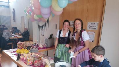 Bild: Karin Feneis/exb
Viele Besucher feiern mit dem Katholischen Frauenbund Rothenstadt ein "Fest im Oktober".