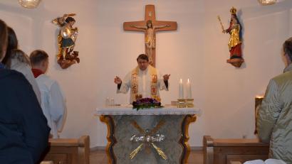Bild: gi
Pfarrer Udo Klösel hält den Festgottesdienst zum Patrozinium in Ragenwies mit einer ansprechenden Predigt.