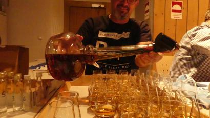 Bild: rn
Mit einer ungewöhnlichen Flaschenform hatte es der Whisky-Keeper beim „Willett Pot Still Reserve“ zu tun.