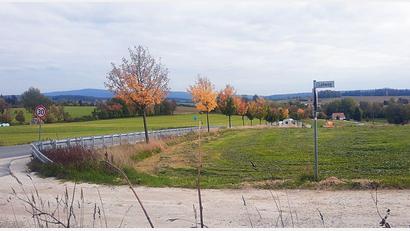 Bild: ld
Hier mündet der Lohweg in die Nageler Straße. Von hier bis hinunter bis in den Mordbach soll der Regenwasser-Abfluss heuer noch gebaut werden.