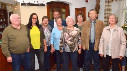 Bild: fjo
Ehrungen erhalten beim VdK-Ortsverband Waidhaus Hedwig Weber (rechts) und Manfred Zwick (links) sowie Johanna Zanzinger, Marlene Springer, Ottilie Balk und Hildegard Woppmann (Bildmitte, von links).