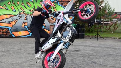 Bild: Kunz
Motorradstunts am laufenden Band beim Videodreh.