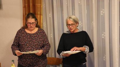 Bild: rpp
Eva Hoffmann und Renate Zaloga sinnierten mit besinnlichen Texten zum Thema Wasser des Lebens, die Schöpfung, Ernte und Landwirte, sowie Noah und Gottes Nähe.
