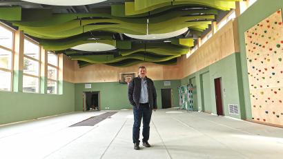 Bild: Portner
Das Bürger-Aktiv-Zentrum in Schönsee steht kurz vor seiner Fertigstellung. Bürgermeister Reinhard Kreuzer hofft auf einen zügigen Abschluss der Arbeiten.