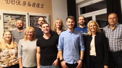 Bild: bey
Die Dorfgemeinschaft Miesbrunn ist nach den einstimmigen Neuwahlen wieder gut für die Zukunft aufgestellt und bereit sich für ihren Ort einzubringen.