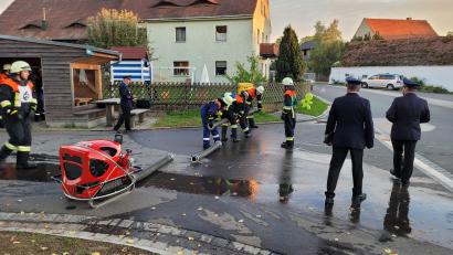 Bild: Franziska Schwägerl/exb
Die Leistungsprüfung meistern die Teilnehmer der Feuerwehr Edeldorf mit Bravour.