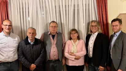 Bild: FDP-Kreisverband/exb
Landtagsabgeordneter Christoph Skutella (rechts) gratulierte dem Führungsteam mit (von links) Christian Gleißner, Werner Ott, Reinhard Heinrich, Christine Horn und Wolfgang Karbstein zur Wahl.
