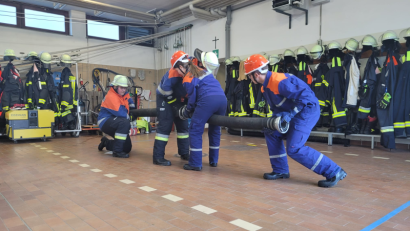 Bild: KBM Carola Adam/exb
Die Nachwuchskräfte zeigen bei der Abnahme der Bayerische Jugendleistungsprüfung ihr Können.