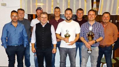 Bild: Bernhard Birkner/exb
Der Tennisclub Windischeschenbach feiert seinen Saisonabschluss (von links): Tobias Kaufmann, Hubert Käck, Martin Braungart, Karlheinz Budnik, Florian Kupsch, Alexander Benner, Bernhard Birkner, Michael Benner und Thomas Benner.