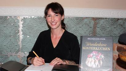 Bild: stg
Belinda Hausner stellte in Pressath ihr Buch "Wunderbare Winterkuchen" vor