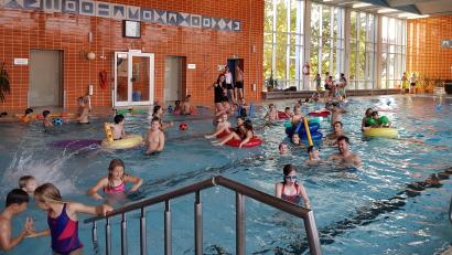 Bild: gi
Das Moosbacher Ozon-Hallenbad gehörte einen Nachmittag den Kindern. Jede Menge Spaß war dabei vorprogrammiert.