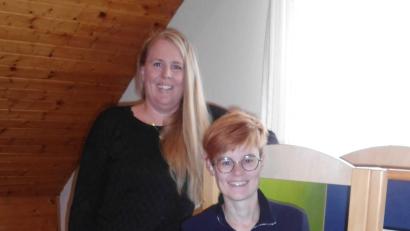 Bild: u
Wenn die Eltern-Kind-Gruppe am Dienstag, 18. Oktober, nach 26-monatiger Pause wieder zu einem Treffen einlädt, werden sie von einer neuen Leiterin erwartet – Lisamarie Schmidl (rechts). Mit dabei Michaela Meier, die die Krabbelgruppe von 2007 bis 2019 leitete.