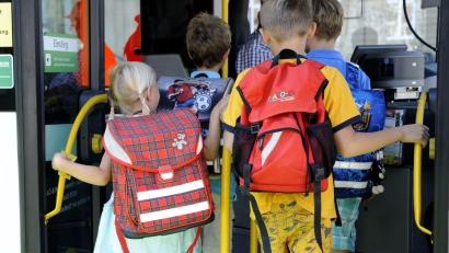 Bild: Franziska Kraufmann/dpa
Aufgrund von mehreren Corona-Fällen gibt es Busausfälle im Landkreis Tirschenreuth. Davon ist vor allem der Schülerverkehr betroffen.