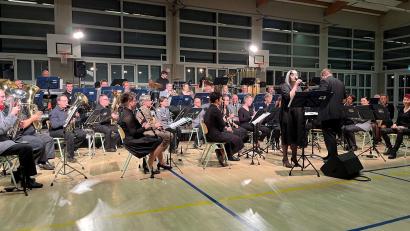 Bild: Richard Tischler/exb
Der Reservistenmusikzug der Bundeswehr spielte zum Stadtjubiläum in Pfreimd.