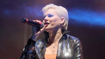 Bild: Bodo Schackow/dpa-Zentralbild/dpa
Melanie Müller bleibt in den Schlagzeilen.