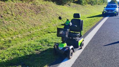 Bild: Verkehrspolizei Weiden
Mit diesem Krankenfahrstuhl wollte eine 87-Jährige auf der Autobahn einfädeln.