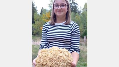 Bild: Nina Sperer/exb
Paula Sperer freute sich über den Fund einer 1,8 Kilo schweren "Fetten Henne".