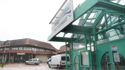 Archivbild: Gabi Schönberger
Die Polizei musste in der Weidener Thermenwelt eine Frau nach draußen begleiten, nachdem sie Mitarbeiter beleidigt und angegriffen haben soll.