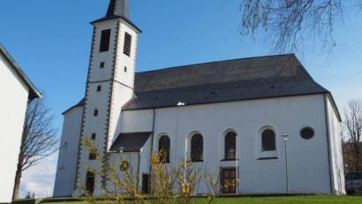 Archivbild: fvo
Die Kirche auf dem Fahrenberg war nur einer von mehreren Stopps, die die Jury des Dorferneuerungspreises in Waldthurn einlegte.