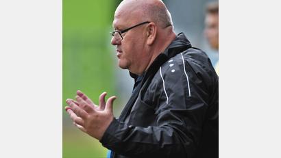 Bild: A. Schwarzmeier
SpVgg-SV-Trainer Rüdiger Fuhrmann musste mit seiner Mannschaft die siebte Niederlage im achten Auswärtsspiel einstecken.