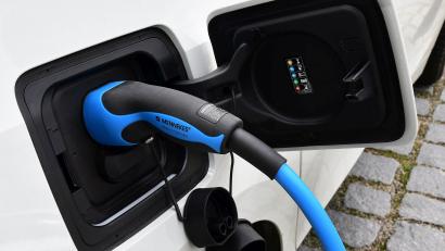 Archivbild: Petra Hartl
Volltanken, bitte! Wesentlich mehr Möglichkeiten zum Stromladen will die Stadt Weiden künftig bieten.