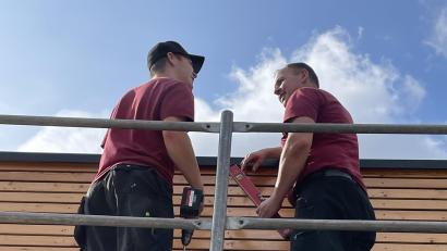 Bild: Simone Dirschwigl/exb
110 Jahre ist die Zimmerei Dirschwigl alt. Inzwischen arbeiten vierte und fünfte Generation zusammen.