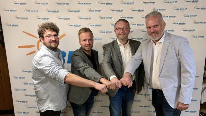 Bild: Christopher Würz/exb
Das vom Kreisvorstand vorgeschlagene Kandidatenteam für die Landtags- und Bezirkstagswahl (von links): Alexander Pömsl (Kümmersbruck), Bernhard Heinisch (Stadt Amberg), Kreisvorsitzender Hans Martin Grötsch (Königstein) und Thomas Wagner (Schmidmühlen).