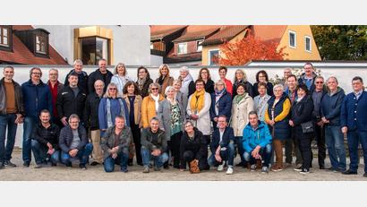 Bild: Roman Preis/exb
Ein Wiedersehen feierten die ehemaligen Schülerinnen und Schüler des Jahrgangs 1961/62 in Waldsassen.