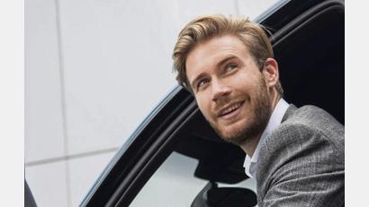 Symbolbild: Christin Klose/dpa
Heitere Aussichten: Alles wird zwar teurer, aber in der Kfz-Versicherung lässt sich vielleicht noch etwas einsparen.