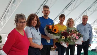 Bild: Kurmittelhaus Sibyllenbad/exb
Die Sibyllenbad-Werkleitung zeichnete treues Personal aus. Von links Personalratsvorsitzende Claudia Summer und Personalleiterin Jutta Hoffmann, die Jubilare Thomas Fröhlich, Daniela Ernstberger und Barbara Kraus sowie Sibyllenbad-Leiter Gerhard Geiger.