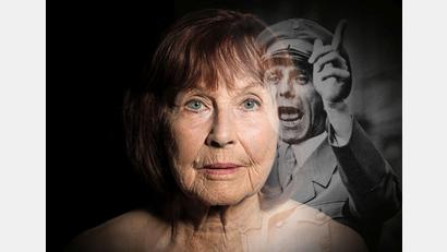 Bild: DERDEHMEL/Urbschat/exb
Brigitte Grothum. Im Hintergrund ist Reichs-Propaganda-Minister Joseph Goebbels zu erkennen.