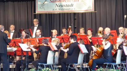 Archivbild: prh
Nach langer Pause gibt das Neustädter Salonorchester am kommenden Sonntag in der Stadt Halle unter dem Titel "Freunde - das Leben ist lebenswert!" wieder ein Konzert.
