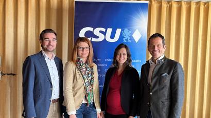 Bild: Susanna Wiegand/exb
Marina Hirnet (Zweite von links) ist neue stellvertretende Vorsitzende der Bundeswahlkreiskonferenz der CSU.